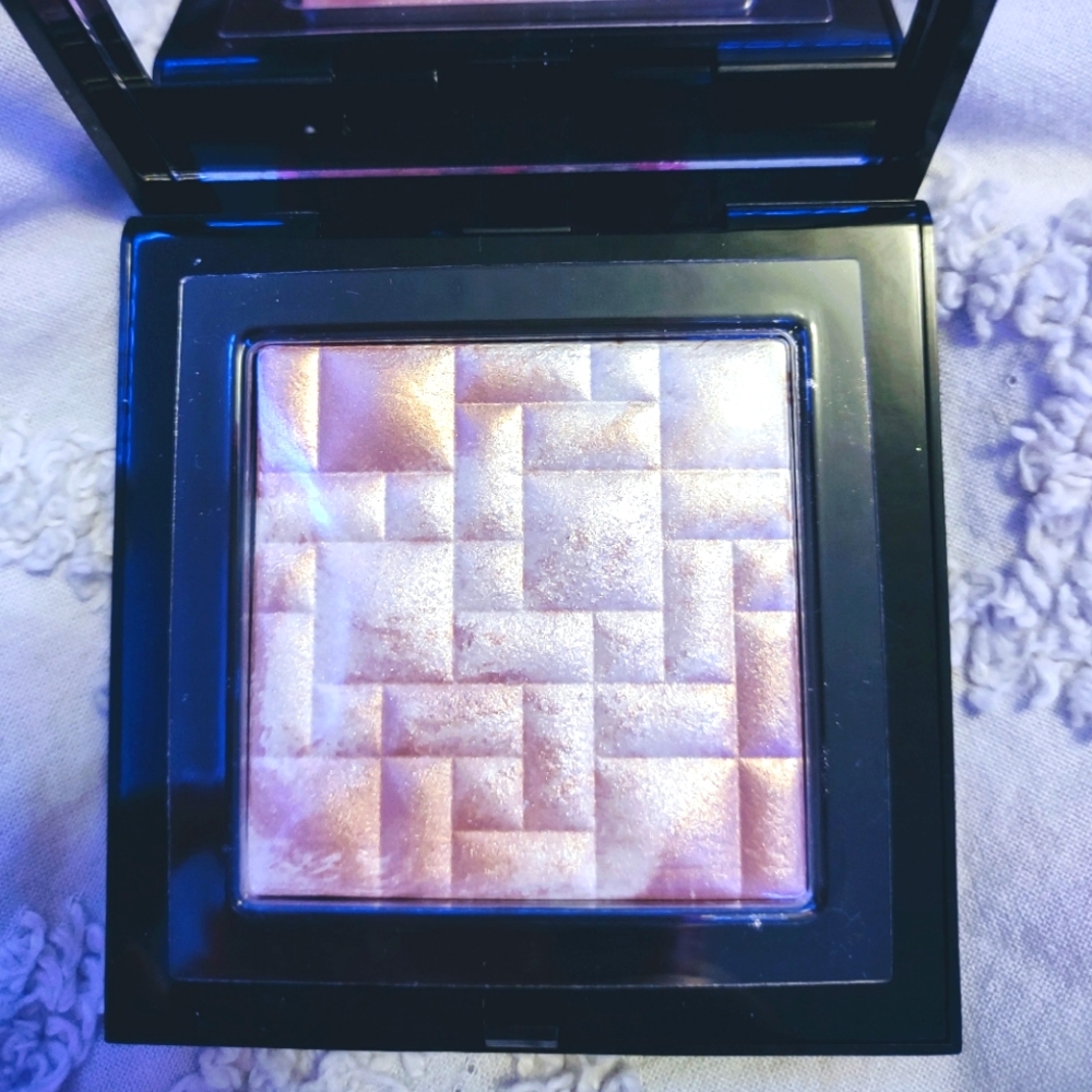 Bobbi brown highlight powder